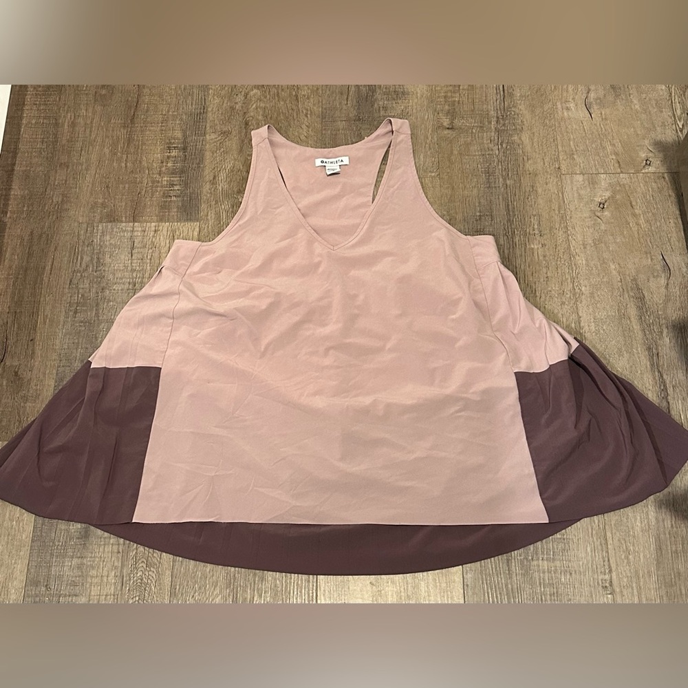 Athleta swing tank top pleated back size Large